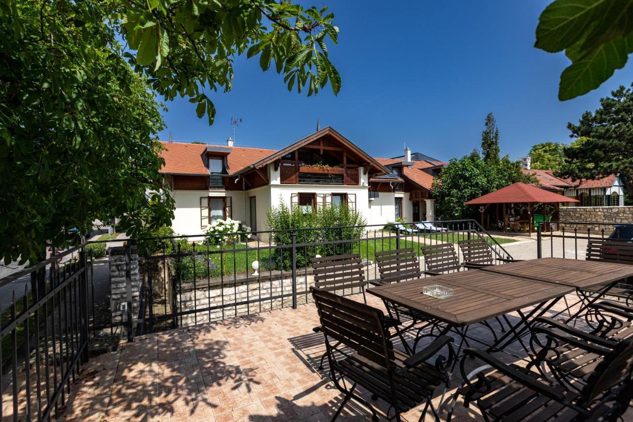 Berkenye Vendeghaz Hotel Balatonfured Exterior photo